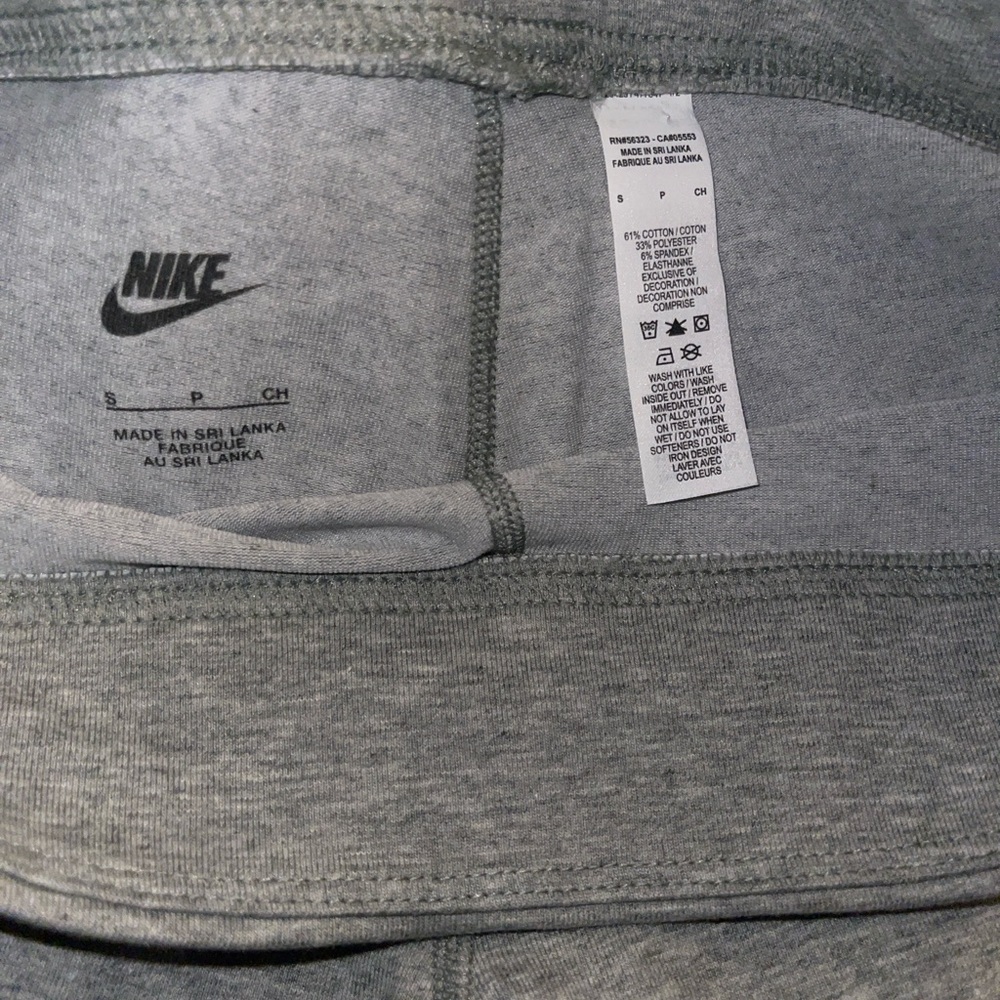 Nike Tight fit Mid rise Short length Women's Heather Gray Biker Shorts Size S - Picture 11 of 11